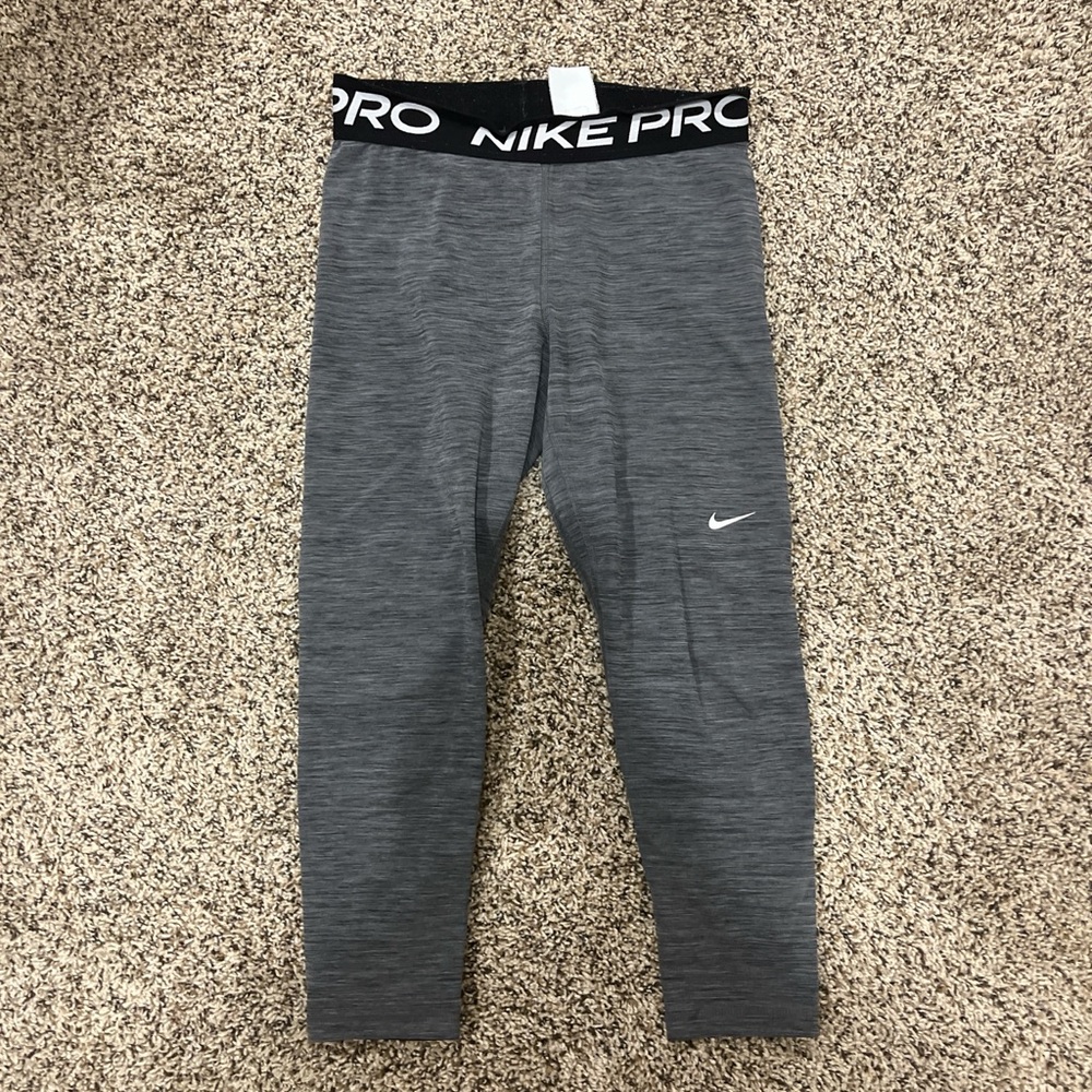 Women’s Gray Nike Pro Leggingd